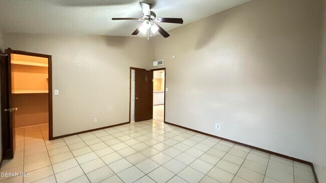 Building Photo - 10960 Delafield Dr