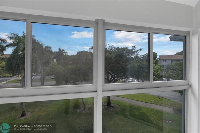 Building Photo - 12600 SW 5th Ct