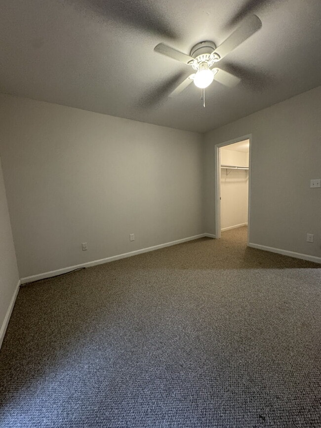 Building Photo - Completely Renovated Duplex with Garage Av...