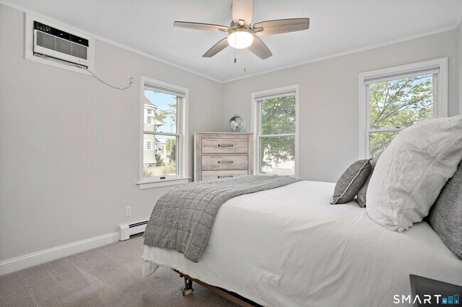 Building Photo - 1016 Fairfield Beach Rd