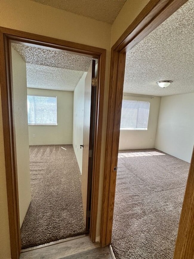 Building Photo - SINGLE LEVEL 2 BEDROOM CONDO