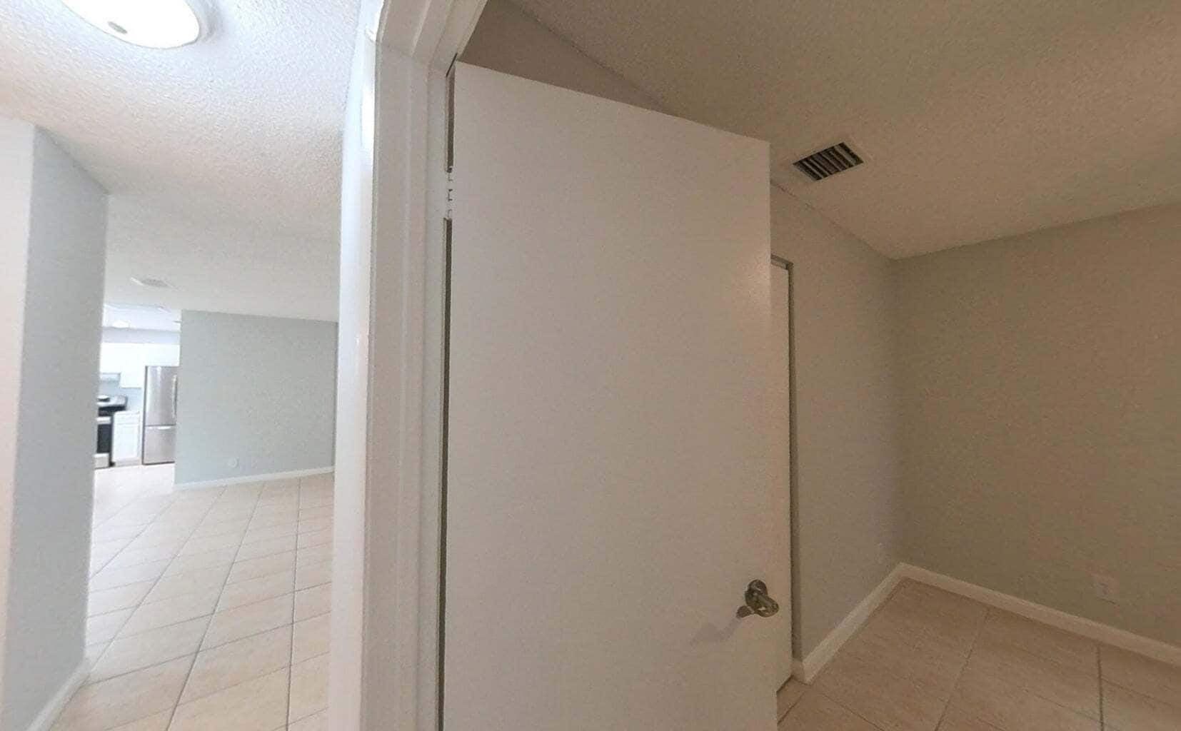 Building Photo - 141 NE 17th Ct