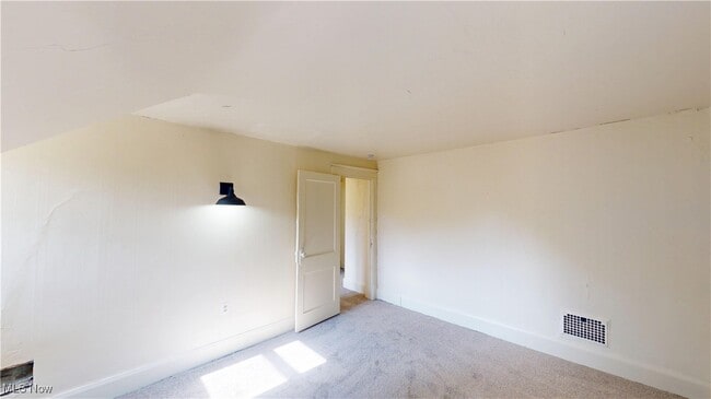 Building Photo - 210 Perry St