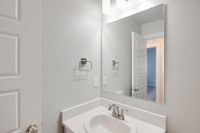 Building Photo - This gorgeous 3 bedroom, 2.5 bath townhome is 1440 square feet of HOME!