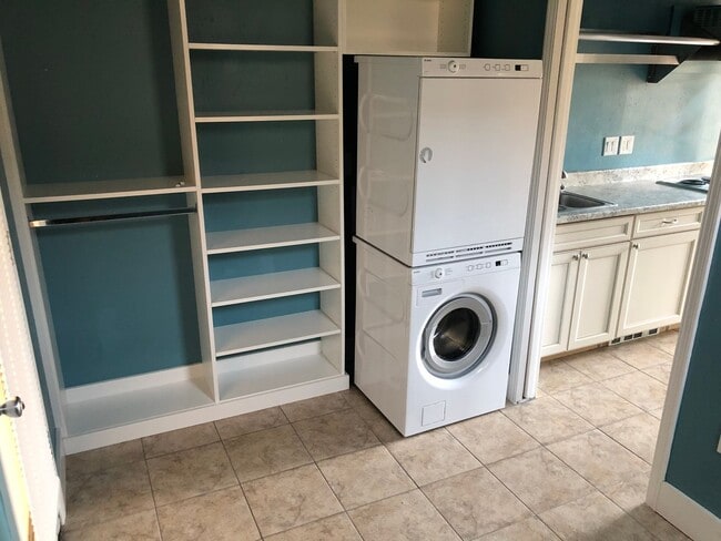 Building Photo - Newer tiny home in Harrisburg, OR!