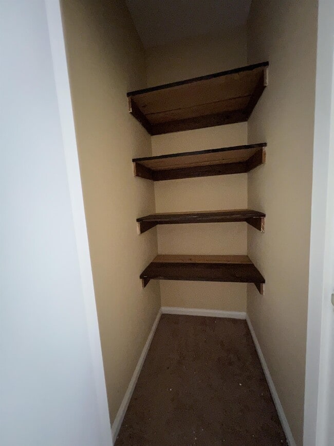 Building Photo - 323 Beverly St