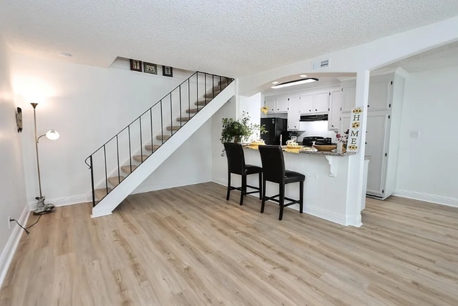 Building Photo - 9017 Casals St