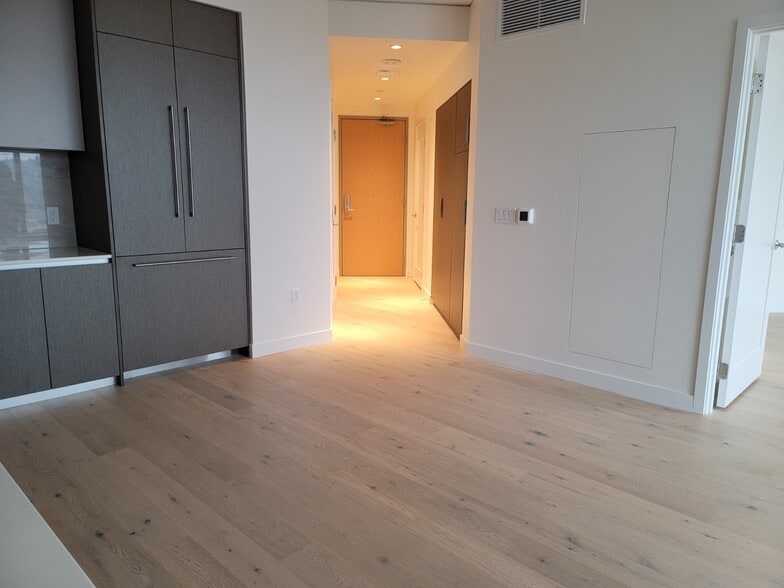 Building Photo - 2510 6th Ave