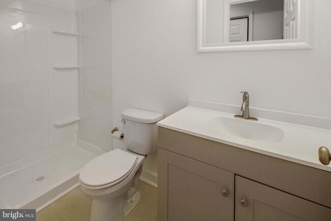 Building Photo - 333 S Conkling St