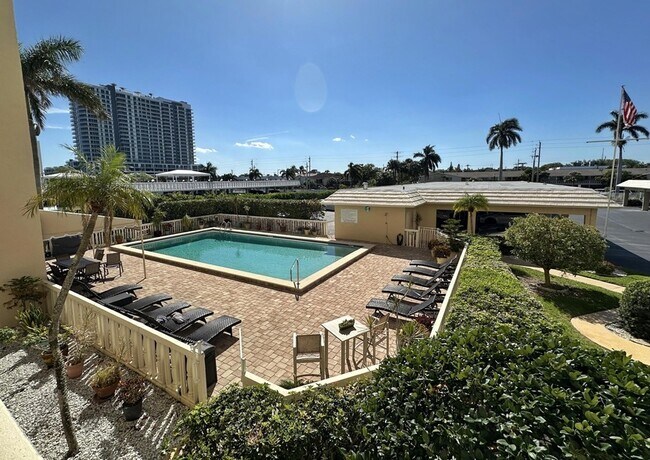 Building Photo - 501 Lake Shore Dr