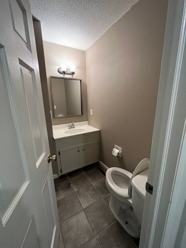 Building Photo - Charming 3bd/2ba House In Fleetwood