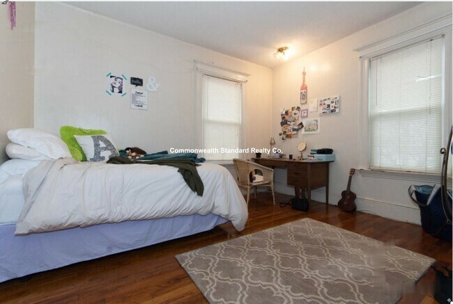 Building Photo - 14 Ashford St