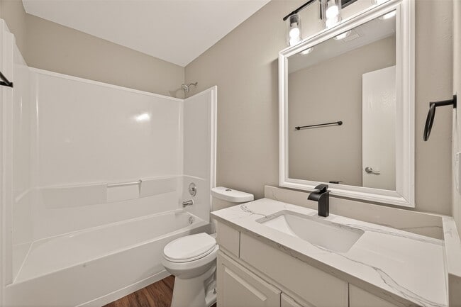 Building Photo - 9418 Belleclaire Ln