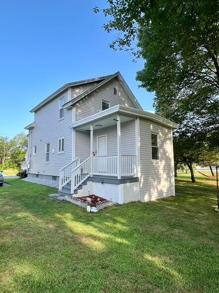 Building Photo - 203 Hall St