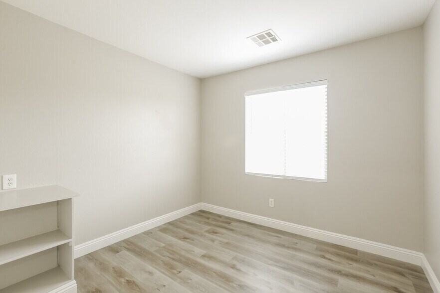 Building Photo - 5544 Grand Rapids St