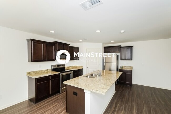 Building Photo - 995 Hawthorn Ln