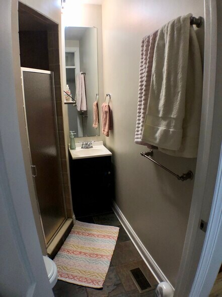 Building Photo - 27 N Glover St