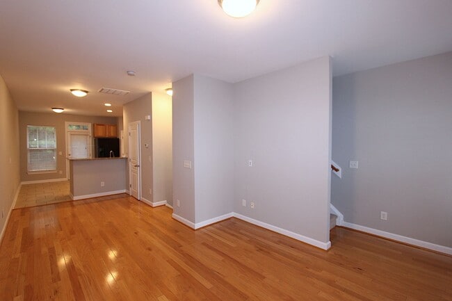 Building Photo - 3 Story Townhome near Brier Creek!