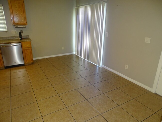 Building Photo - 3 Bed Southwest Home Convenient To The Durango Station Casino