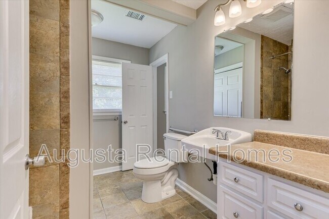 Building Photo - 623 Aiken St