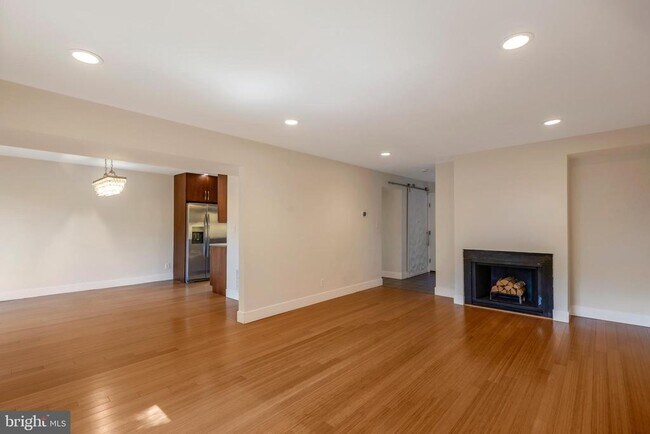 Building Photo - 5250 Pooks Hill Rd