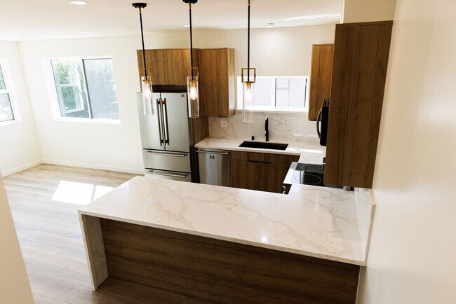 Building Photo - LUXURY in Prime Culver City