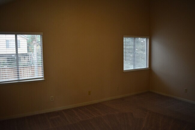 Building Photo - 924 Christy Ct