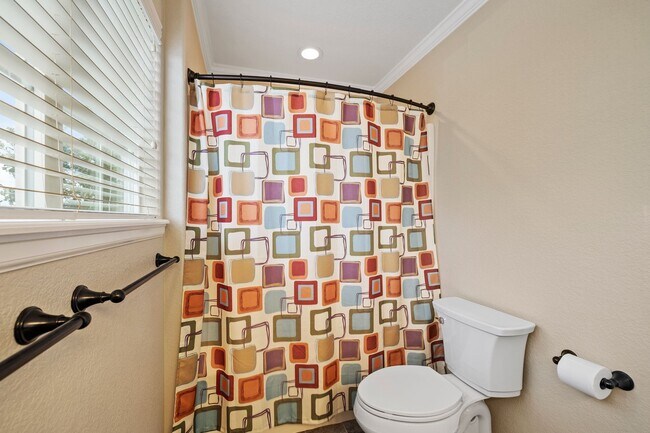 Building Photo - 5 Bed 3.5 Bath Home in Maple Hills Available Now!!