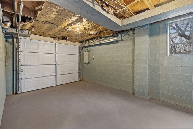 Building Photo - Newly Renovated 4 Bedroom, 2 Bath Home