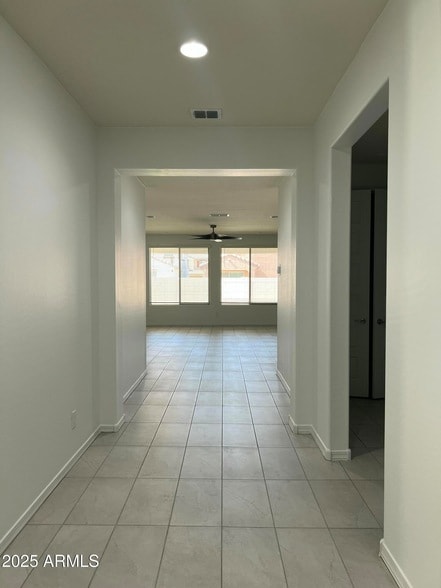 Building Photo - 8757 W Rancho Dr