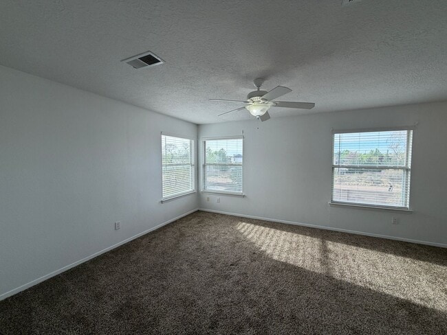 Building Photo - 3 Bedroom Home Available Near Paseo Del Norte Blvd NE & Rainbow Blvd NW!