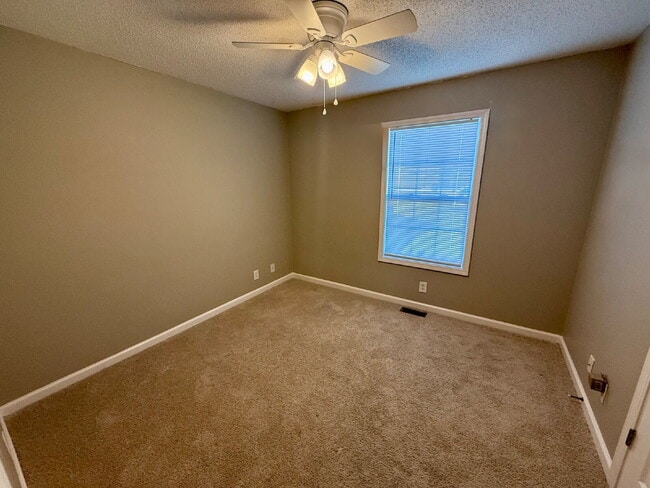 Building Photo - 409 Athena Dr