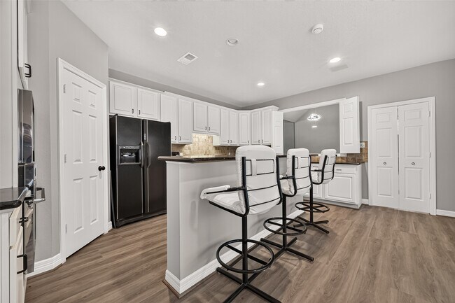 Building Photo - 14303 Reissen Ln