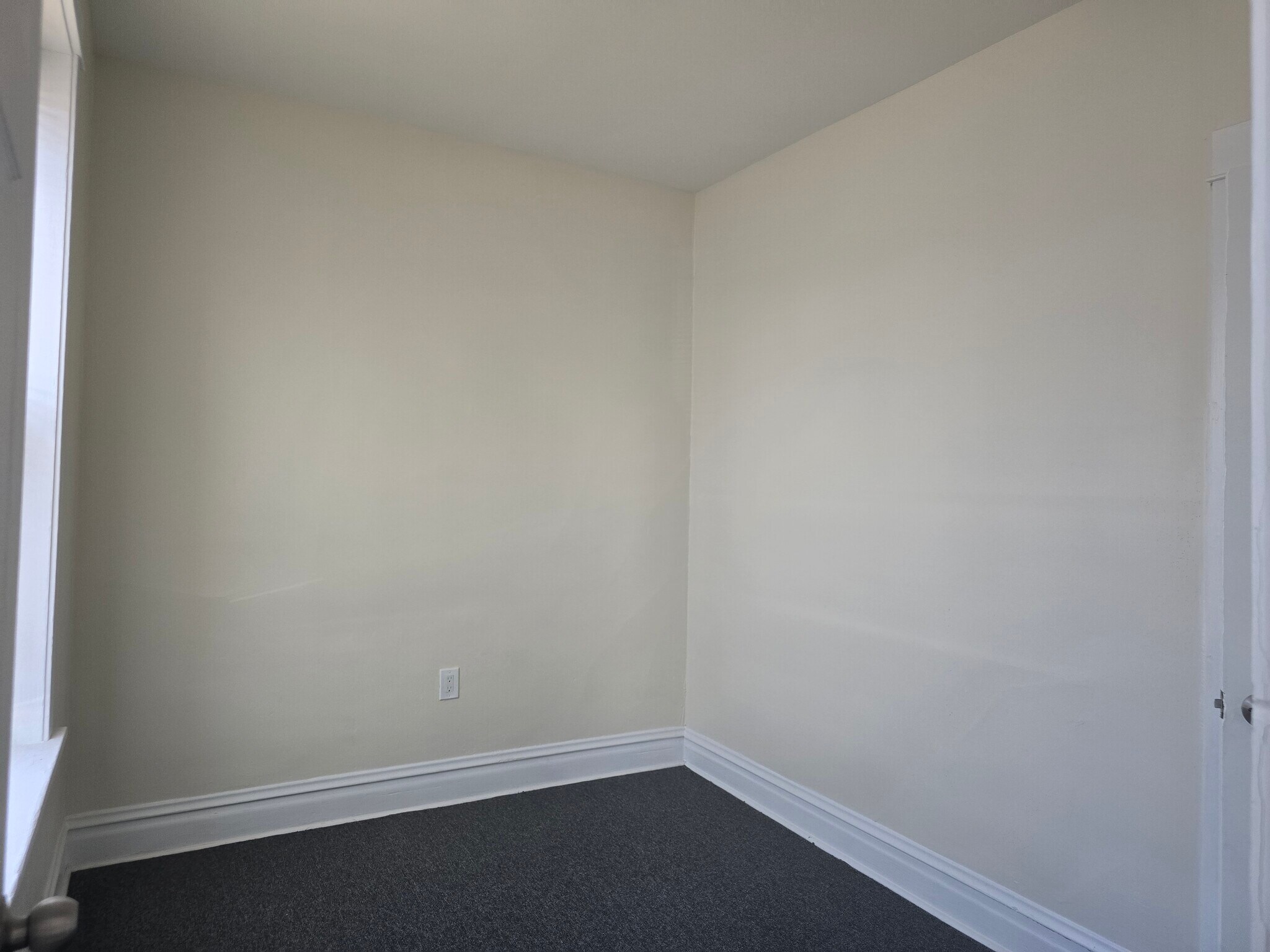 Building Photo - 1227 N Parkside Ave