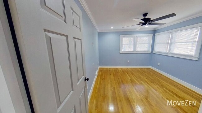 Building Photo - 208 N Sunset Dr