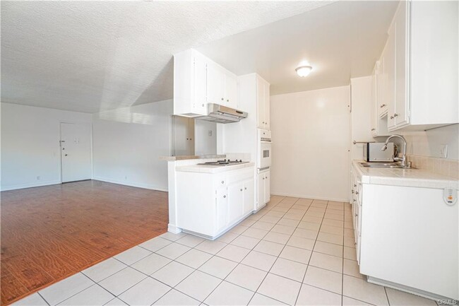 Building Photo - 4924 Kester Ave