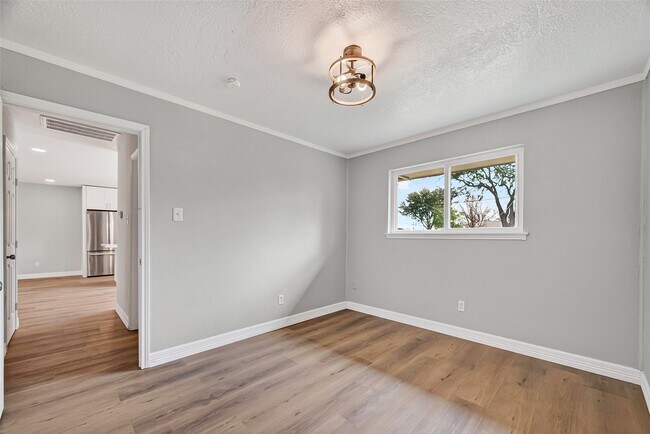 Building Photo - 2003 Isla Dr