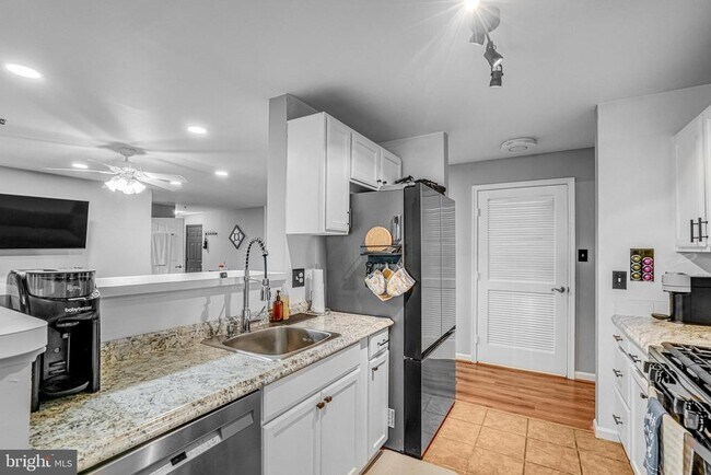 Building Photo - 7501 Calderon Ct
