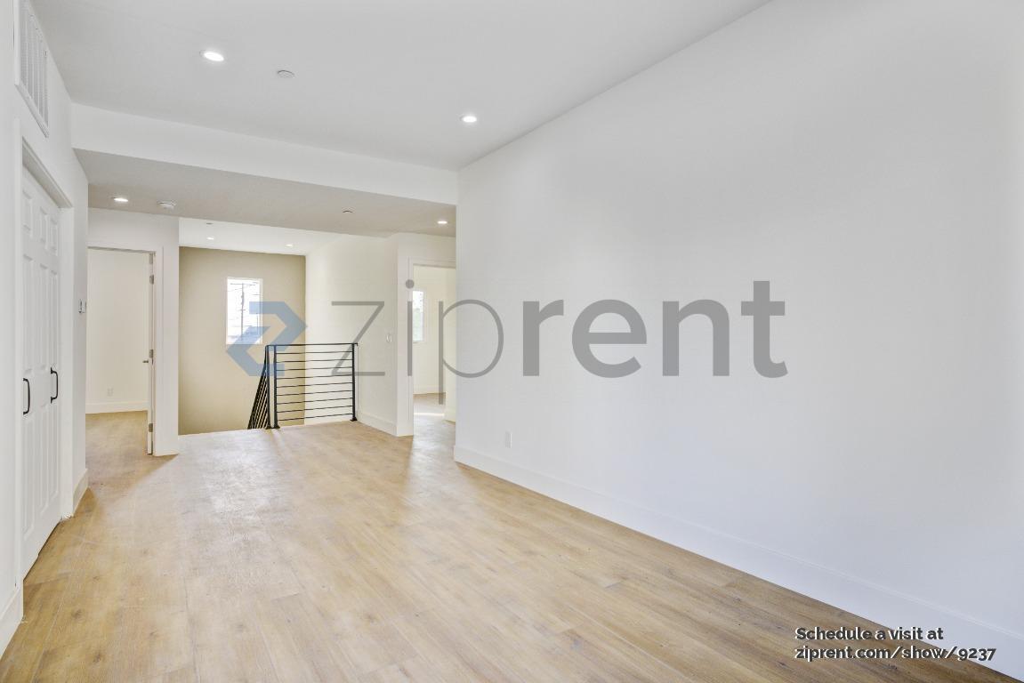 Building Photo - 5637 1/2 Riverton Ave