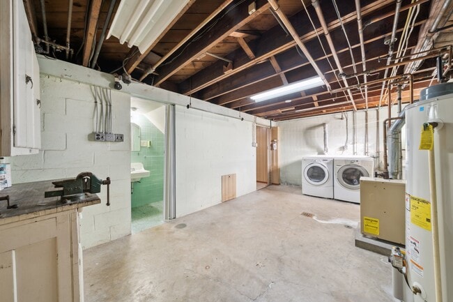 Building Photo - 3212 Orchard St