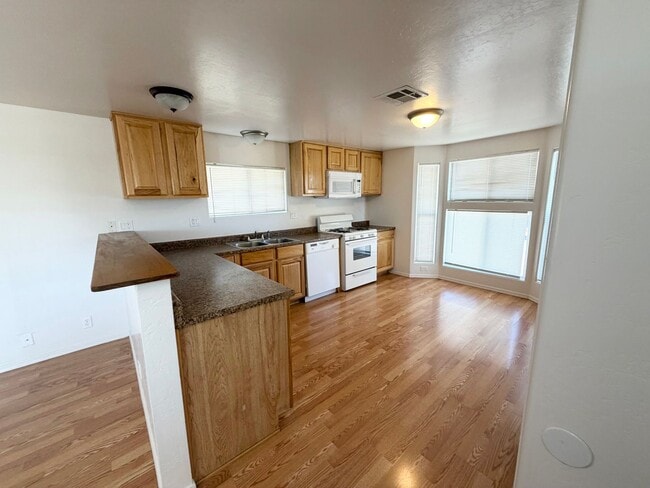 Building Photo - 1290 Prairiegrass Rd