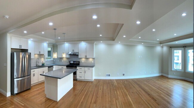 Building Photo - 423-425 11th