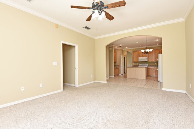 Building Photo - Cozy 4 bedroom home - Oviedo - UCF Welcome.