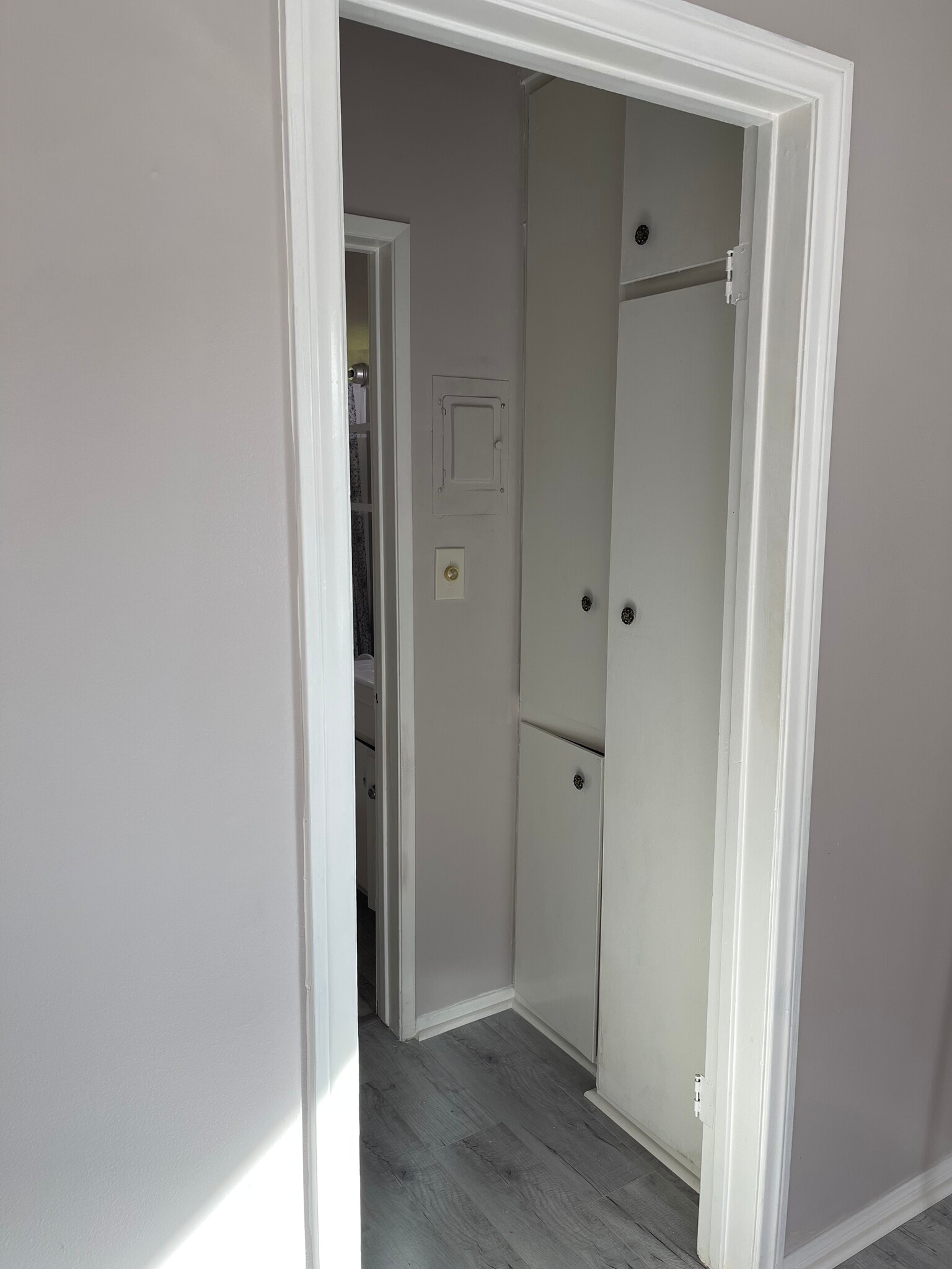 Hallway - 2328 N Beachwood Dr