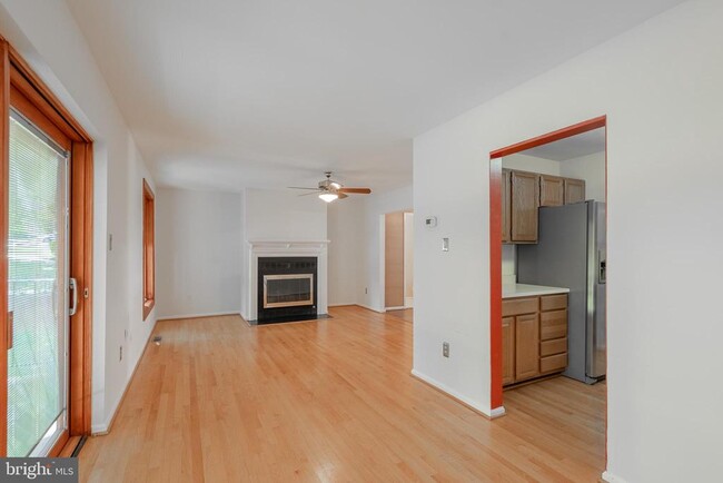 Building Photo - 1809 N Uhle St