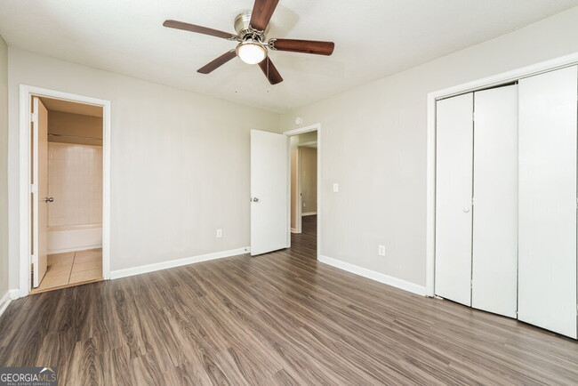 Building Photo - 2098 Drake Ct