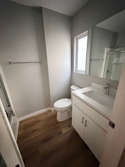 Building Photo - 4033 Linwood Pl