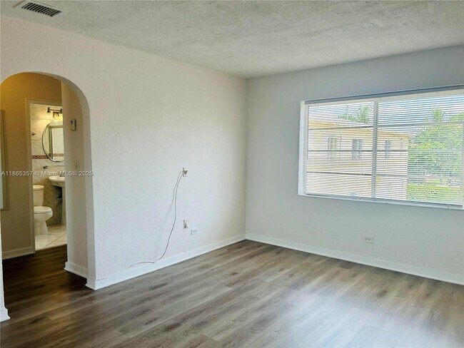 Building Photo - 1330 SW 6th St