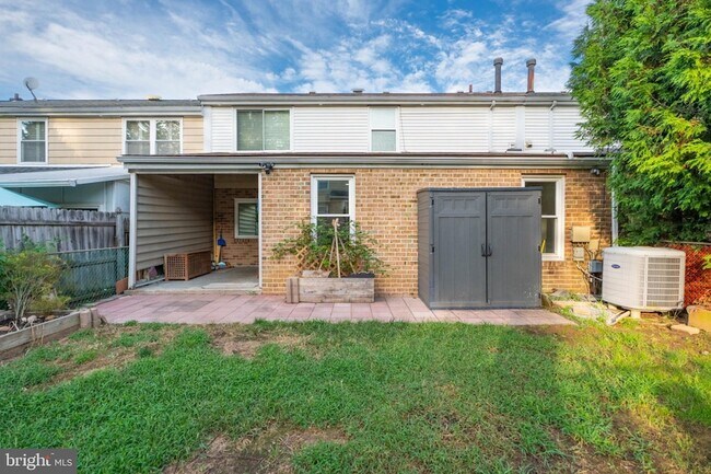 Building Photo - 3338 Carroll Ct