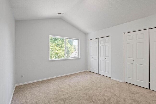 Building Photo - Lovely 3-bdrm/2-bath thin house in Portsmouth. Fenced backyard w/ deck, 1-car garage